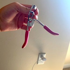 Eyelash curler